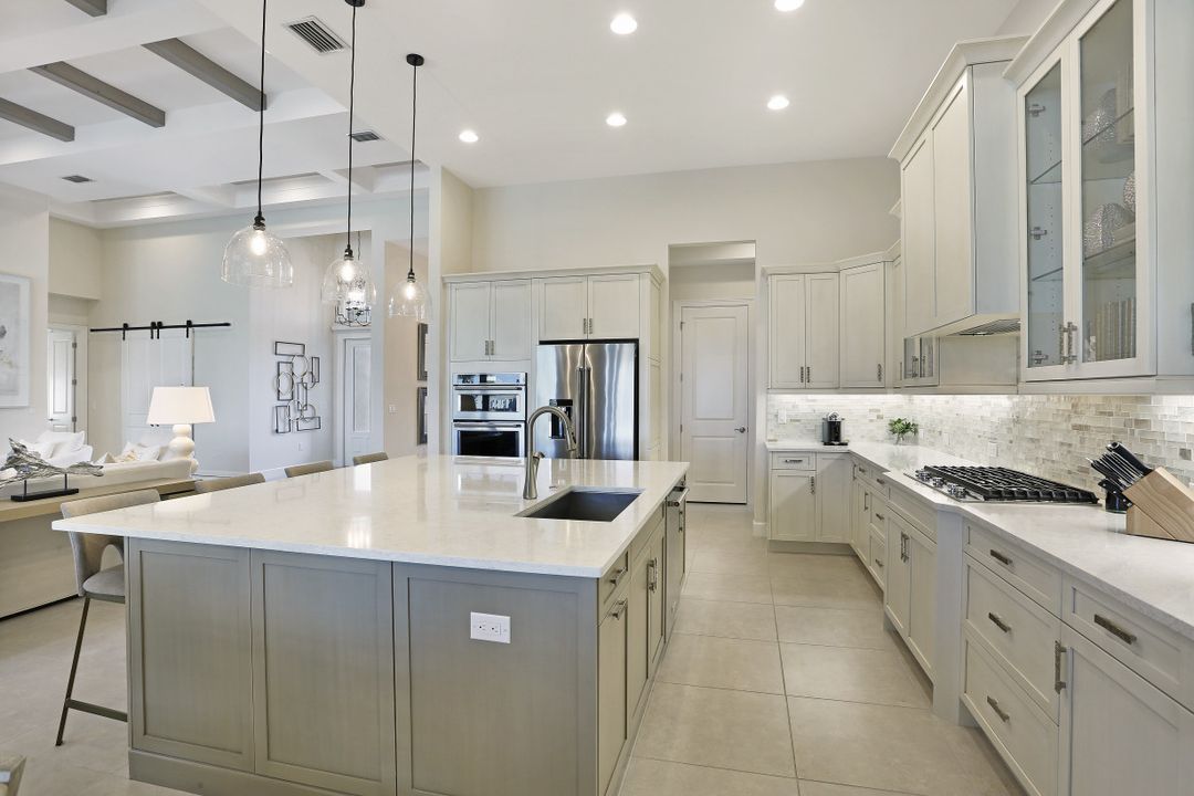 6035 Plana Cays Dr, Naples, FL 34113