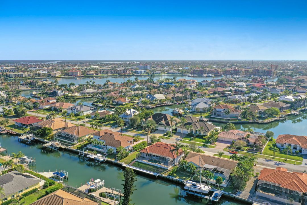 718 Nautilus Ct, Marco Island, FL 34145