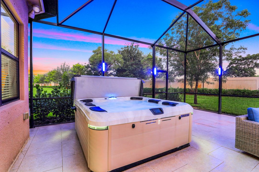 4167 Crescent Ct, Naples, FL 34119
