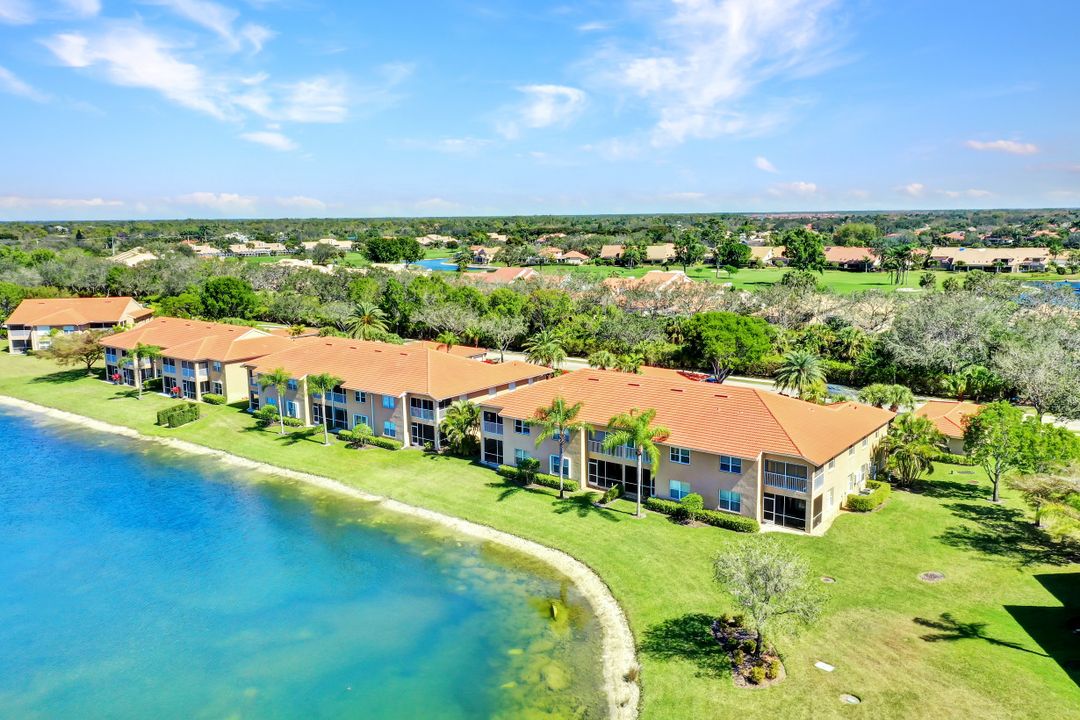 6940 Huntington Lakes Cir #202, Naples, FL 34119