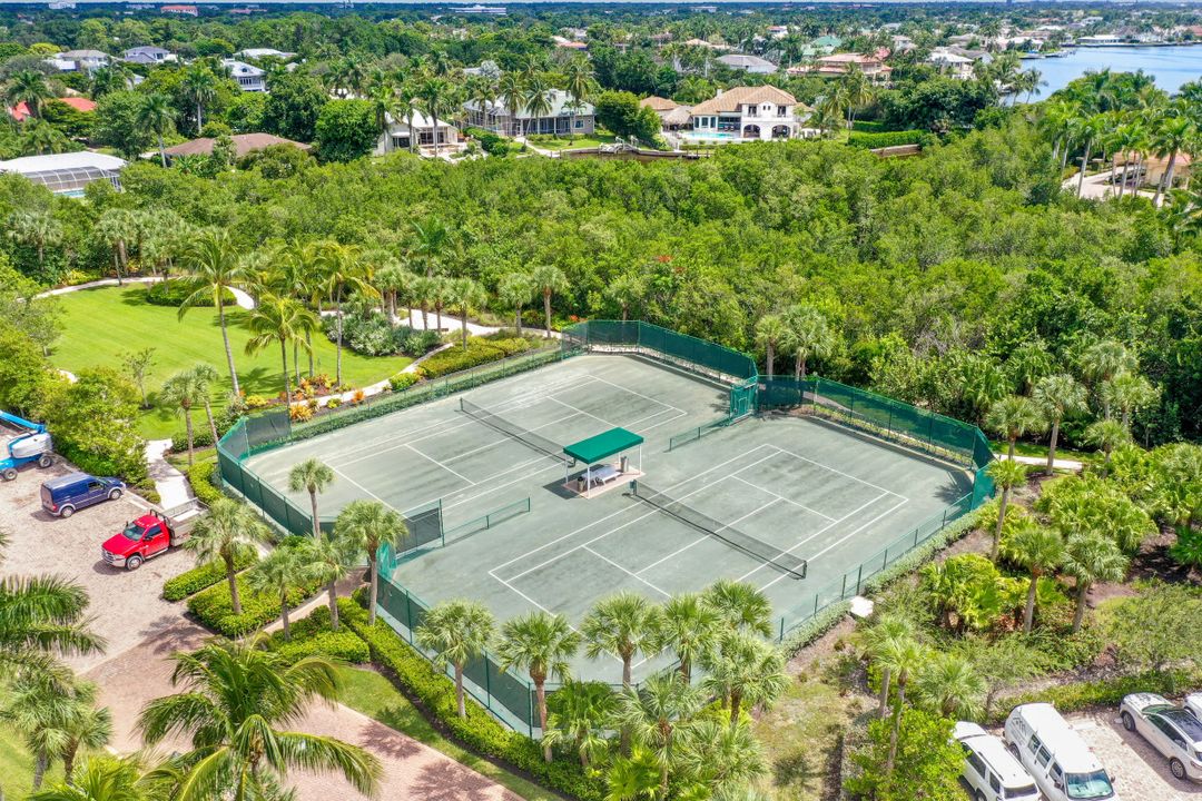 40 Seagate Dr #1004, Naples, FL 34103