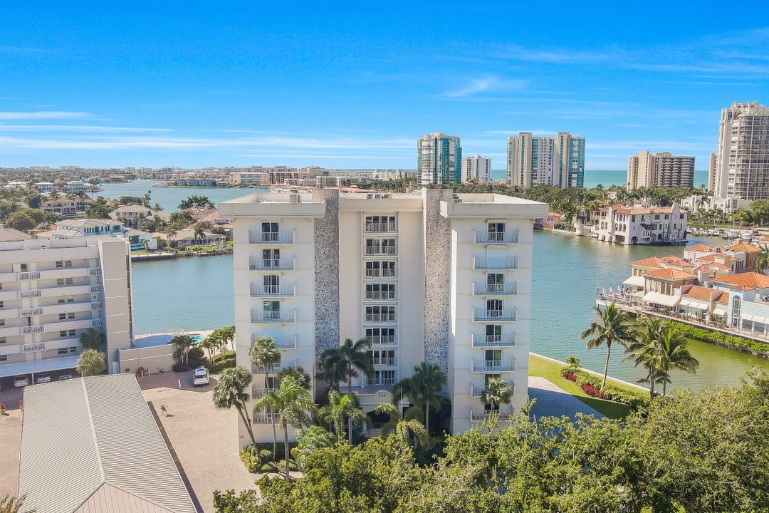 250 Park Shore Dr #103, Naples, FL 34103