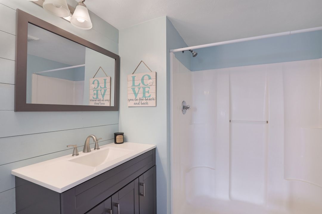 140 Cypress Way E #607, Naples, FL 34110