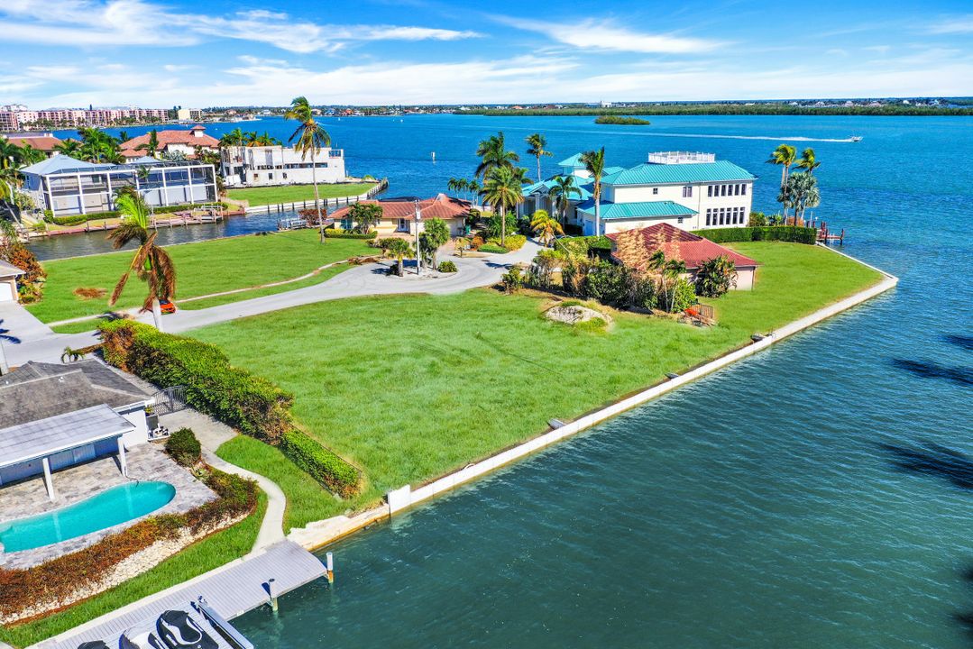 975 Sundrop Ct, Marco Island, FL 34145