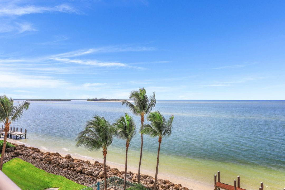 990 Cape Marco Dr #405, Marco Island, FL 34145