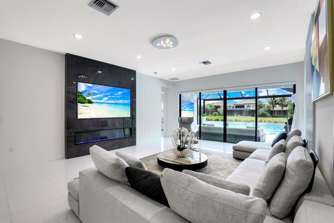 4448 Aurora St, Naples, FL 34119