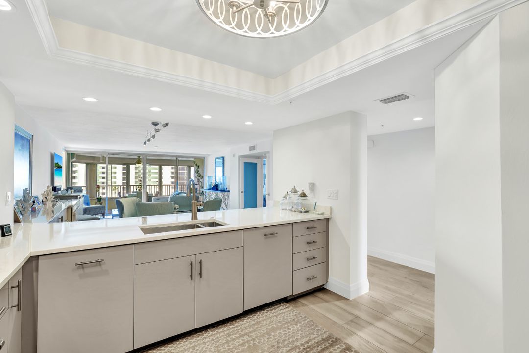 25 Bluebill Ave #805, Naples, FL 34108