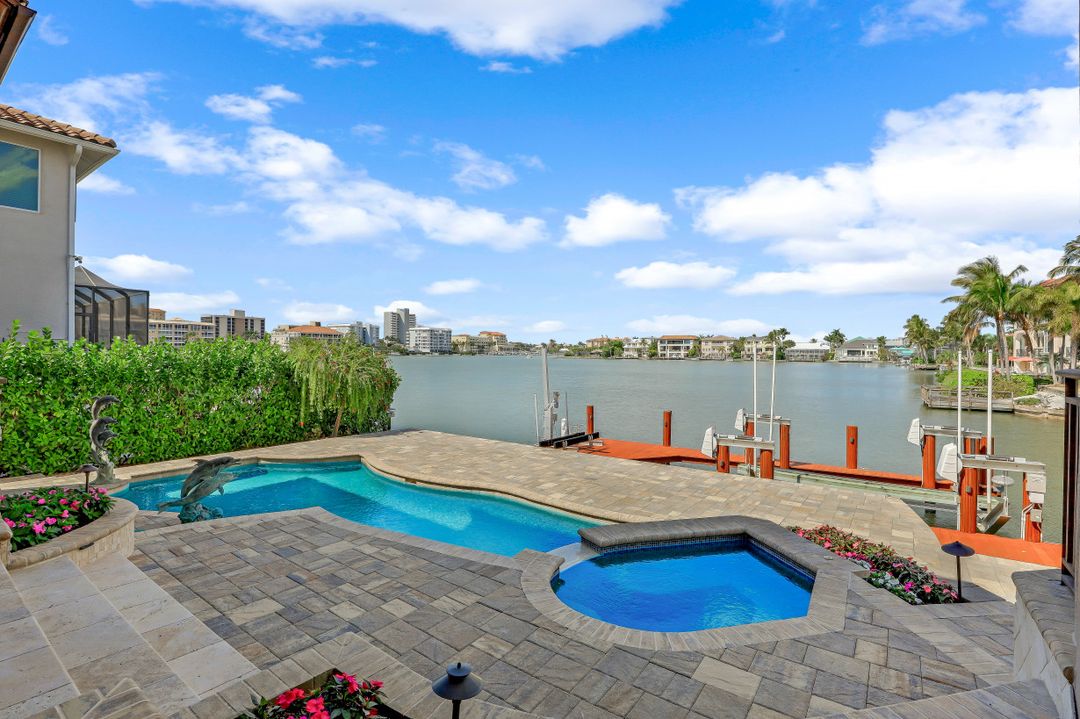 343 Oak Ave, Naples, FL 34108