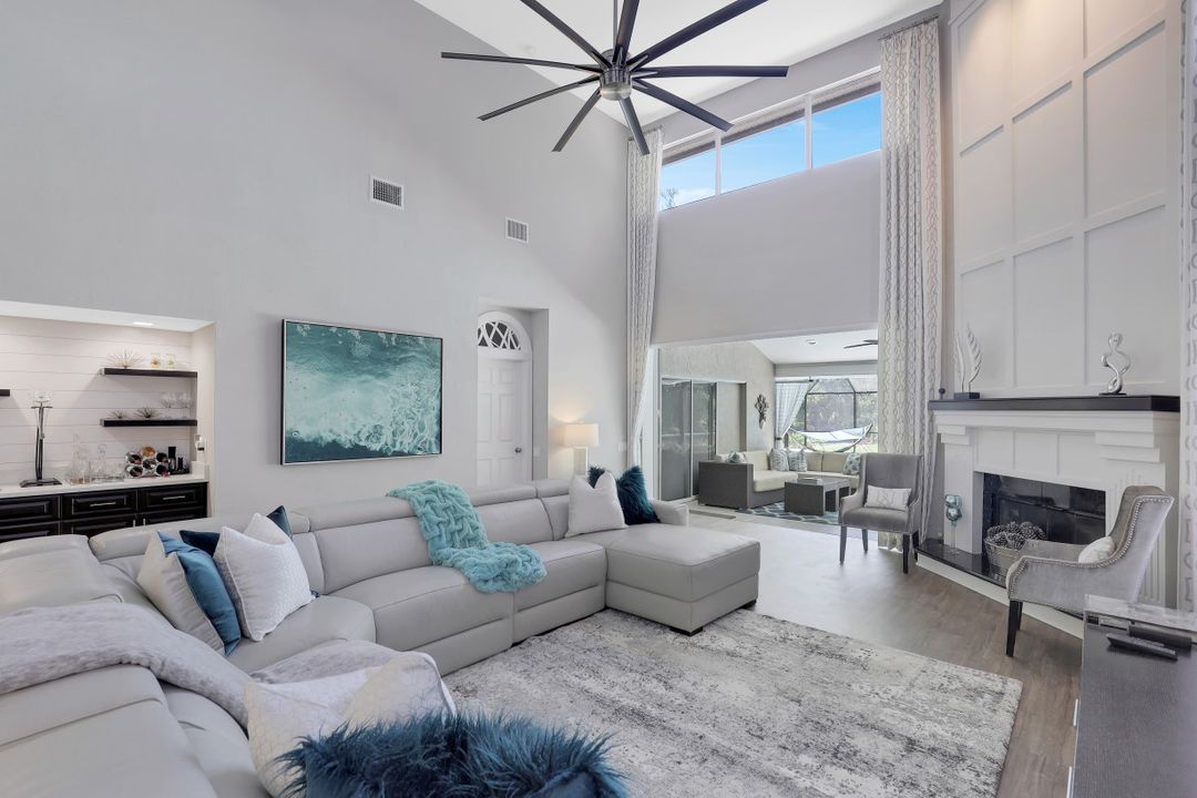 6060 Autumn Oaks Ln, Naples, FL 34119