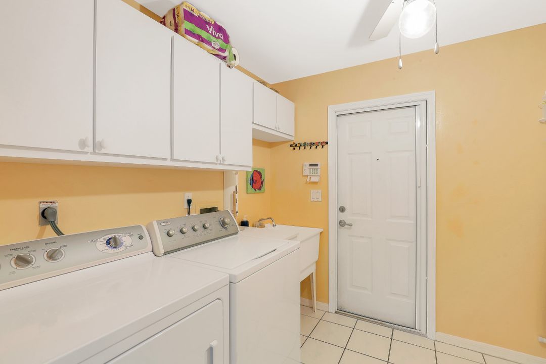 5215 Tamiami Ct, Cape Coral, FL 33904