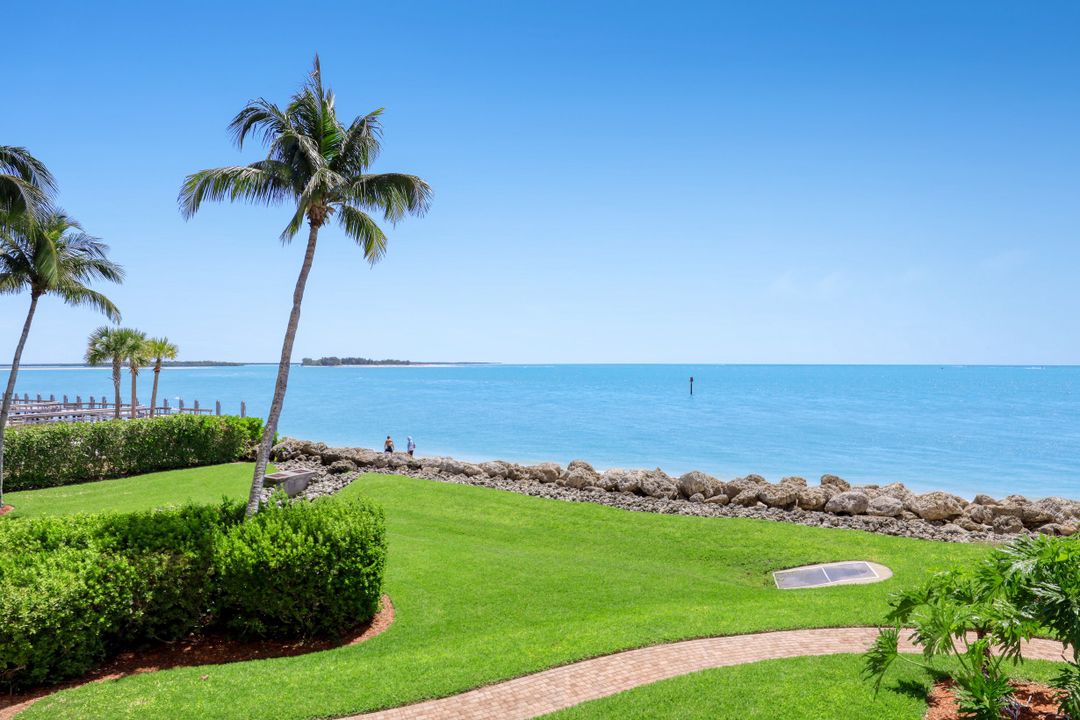 990 Cape Marco Dr #102, Marco Island, FL 34145