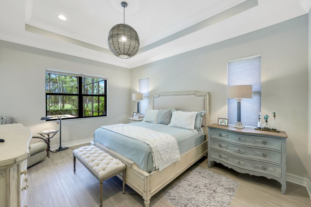 7375 Lantana Cir, Naples, FL 34119