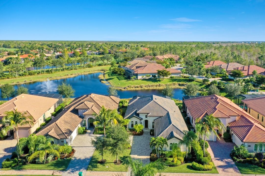 7247 Lantana Cir, Naples, FL 34119