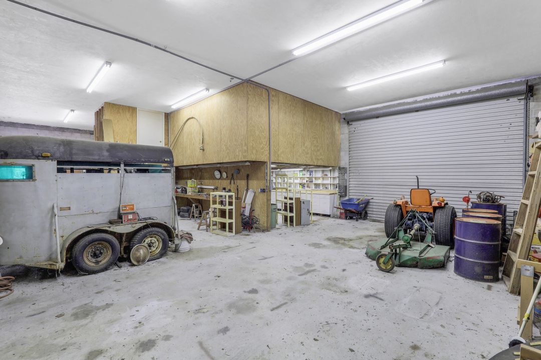 3661 7th Ave NW, Naples, FL 34120