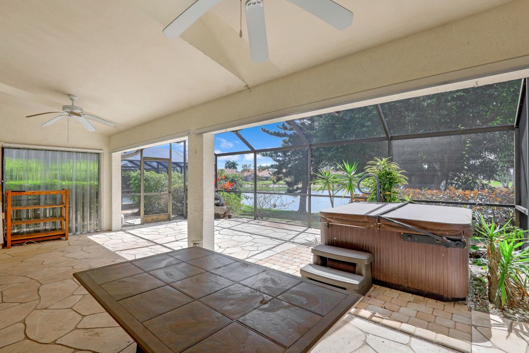 158 St James Way, Naples, FL 34104