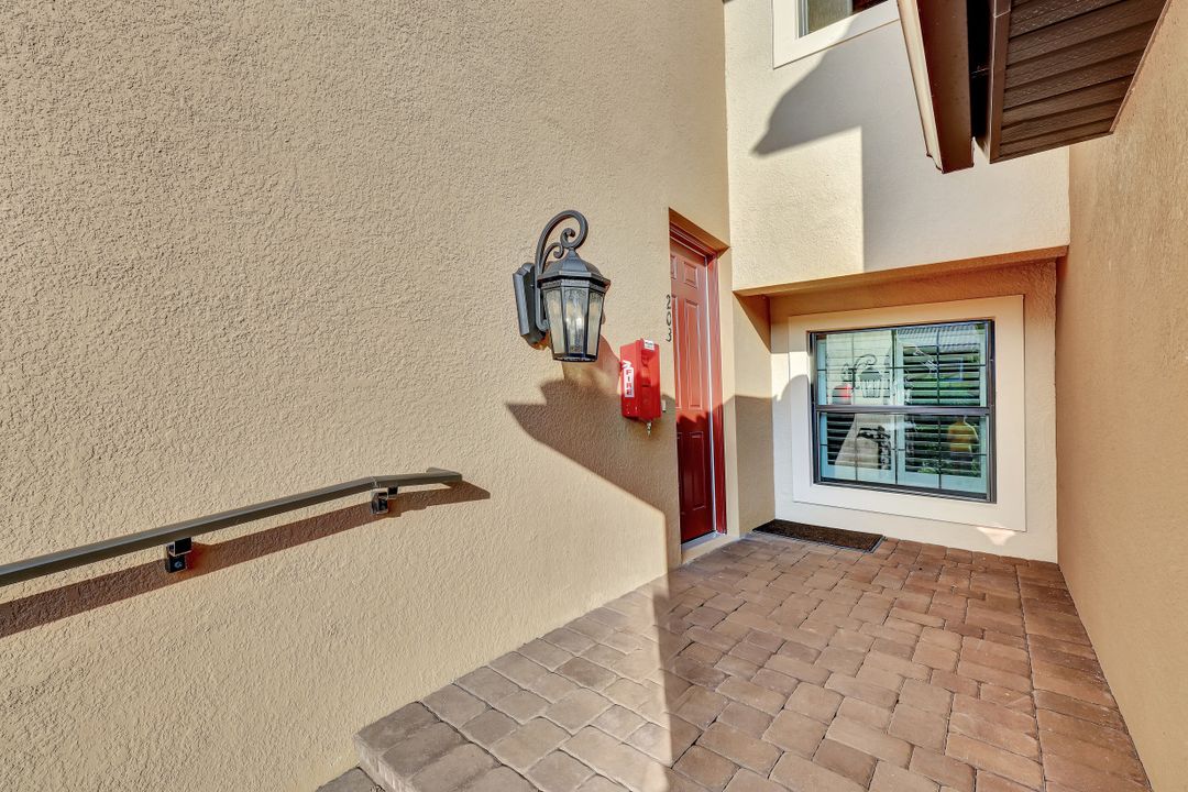 9645 Montelanico Loop #203, Naples, FL 34119