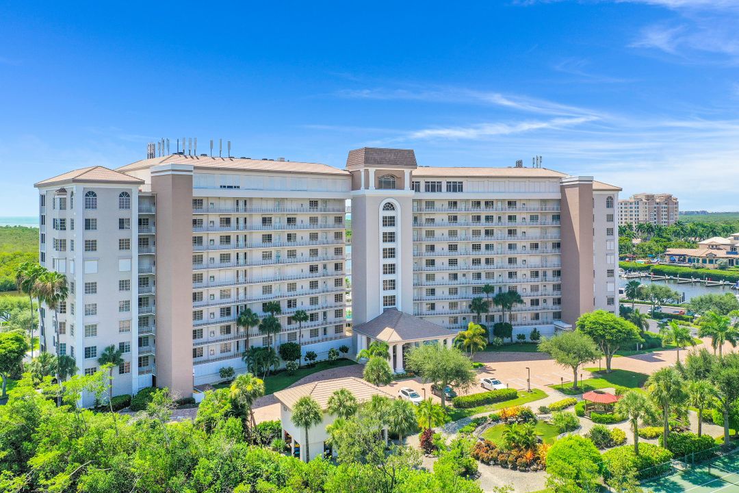 13105 Vanderbilt Dr #408, Naples, FL 34110