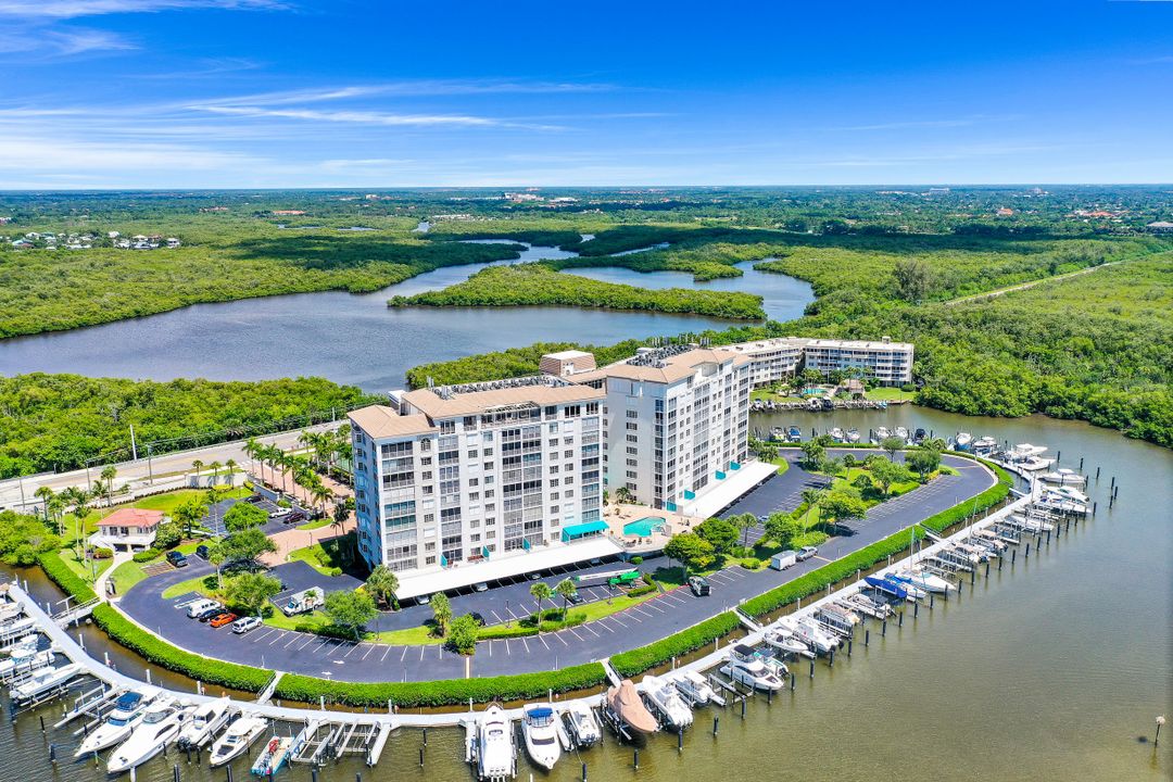 13105 Vanderbilt Dr #408, Naples, FL 34110