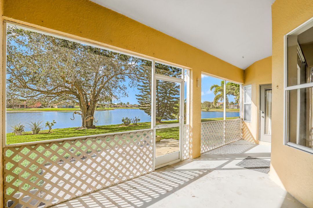 2227 Grove Dr, Naples, FL 34120