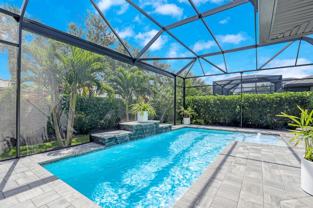 10086 Palazzo Dr, Naples, FL 34119