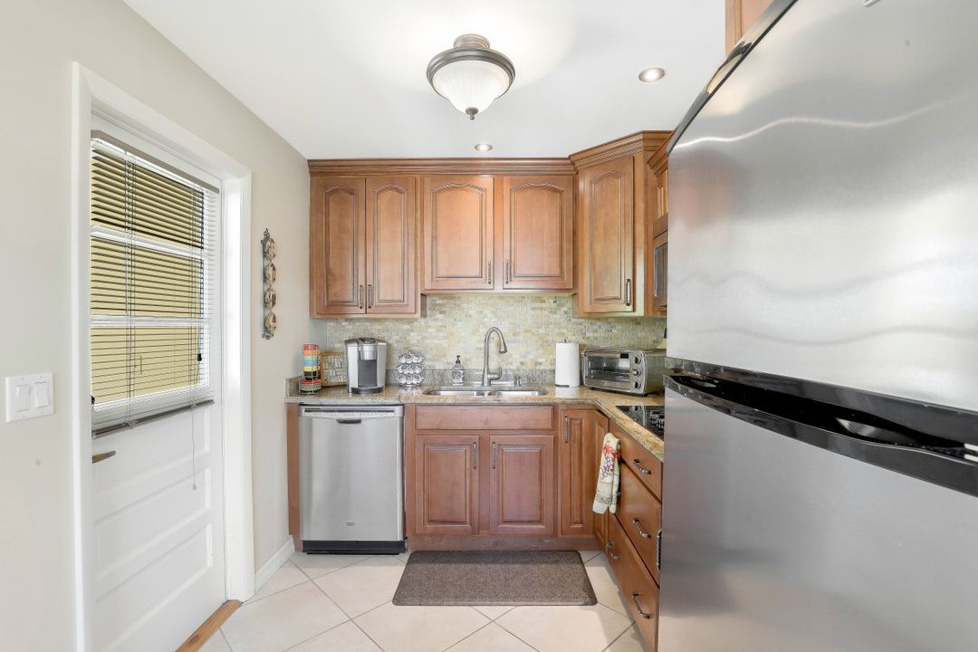 668 93rd Ave N, Naples, FL 34108