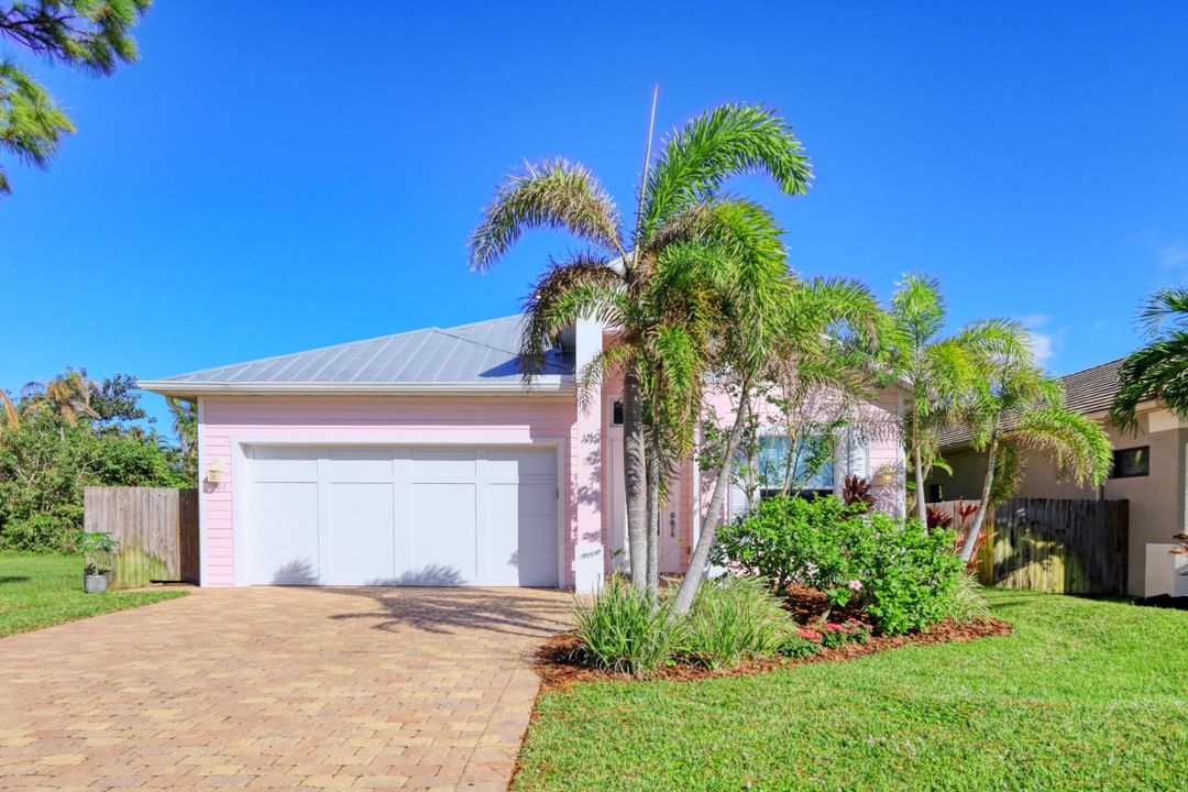 721 93rd Ave N, Naples, FL 34108