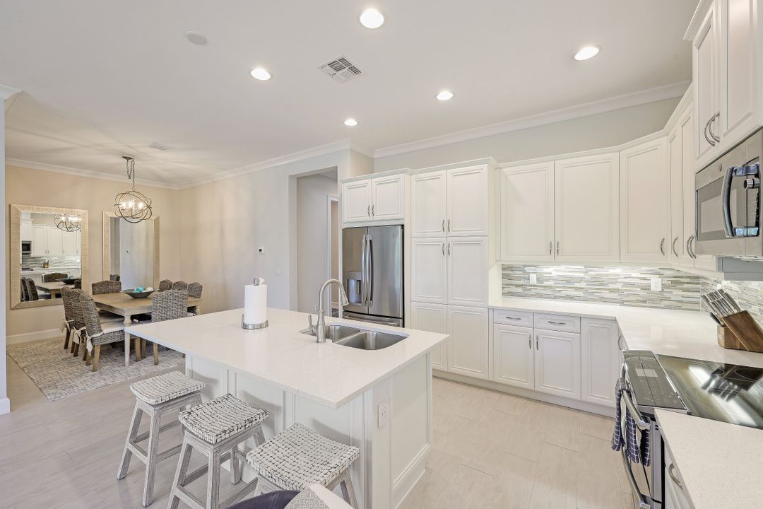 5807 Haiti Dr, Naples, FL 34112