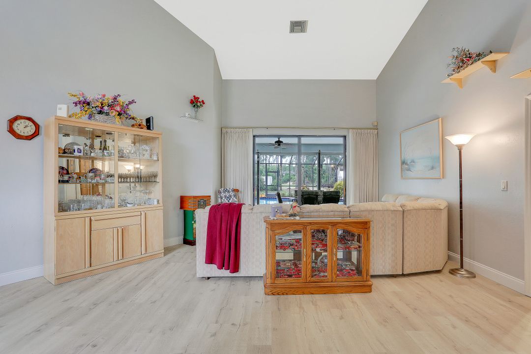 5980 Hidden Oaks Ln, Naples, FL 34119