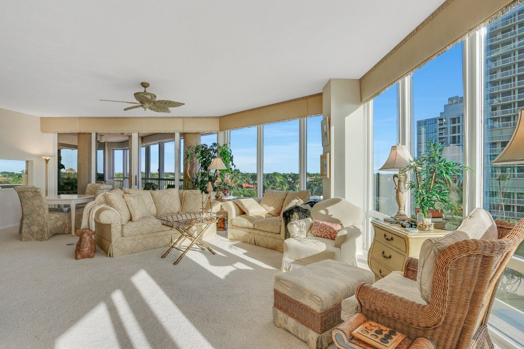 4951 Gulf Shore Blvd N #301, Naples, FL 34103