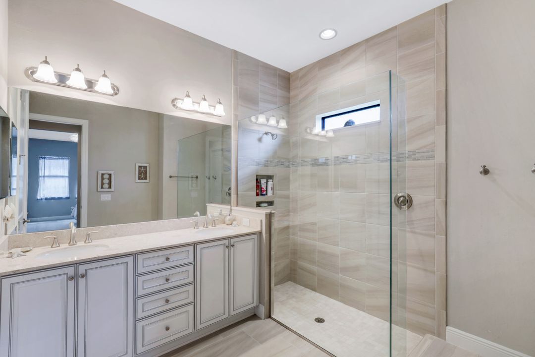 4714 Formosa Dr, Naples, FL 34119