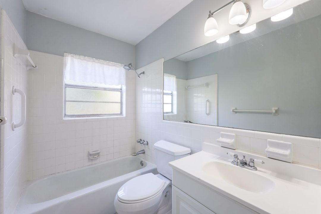 513 104th Ave N, Naples, FL 34108