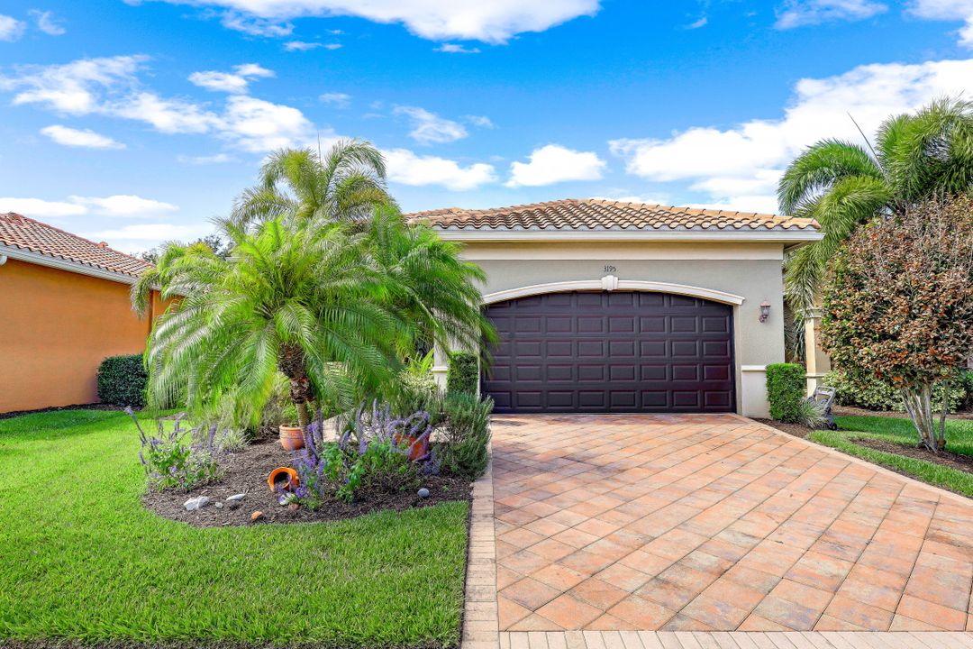 3195 Pacific Dr, Naples, FL 34119