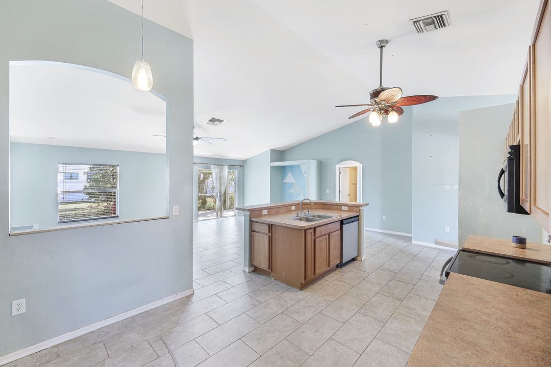15736 Sunny Crest Ln, Fort Myers, FL 33905