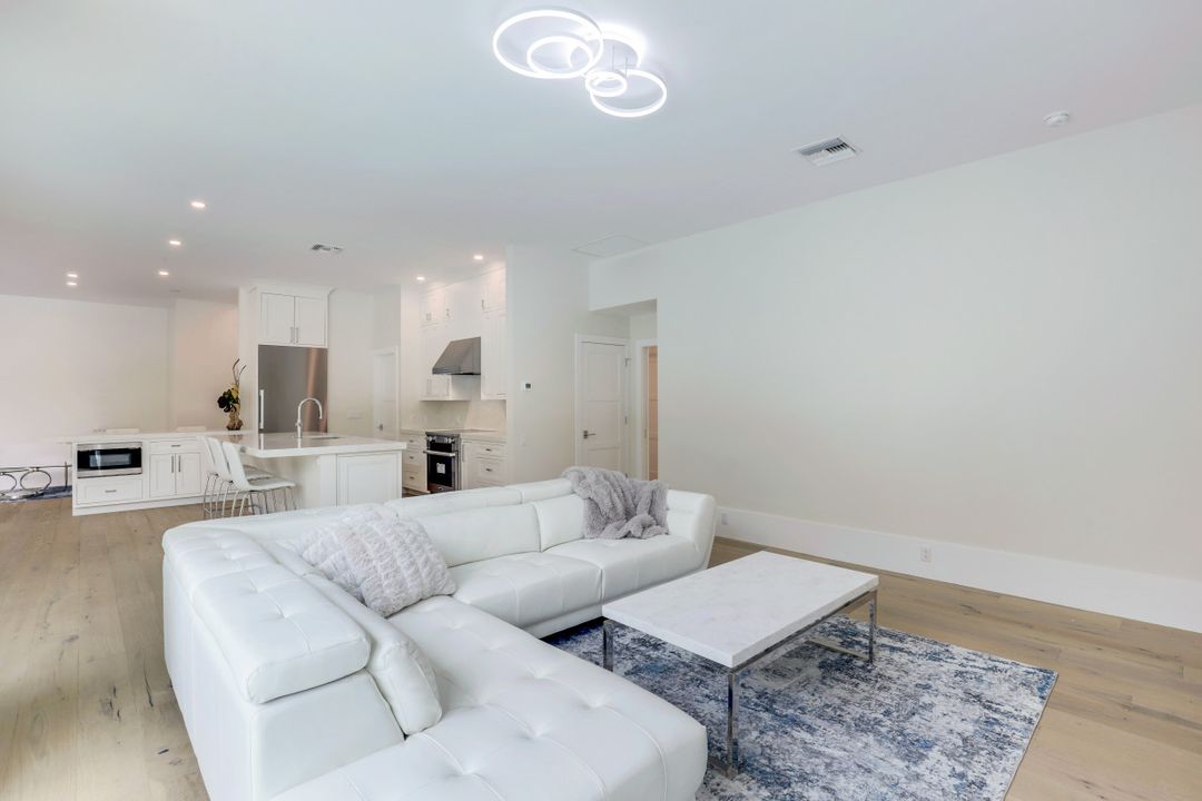 7525 Cordoba Cir, Naples, FL 34109