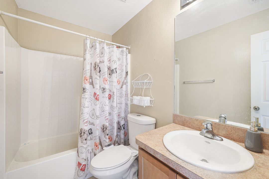 15736 Sunny Crest Ln, Fort Myers, FL 33905