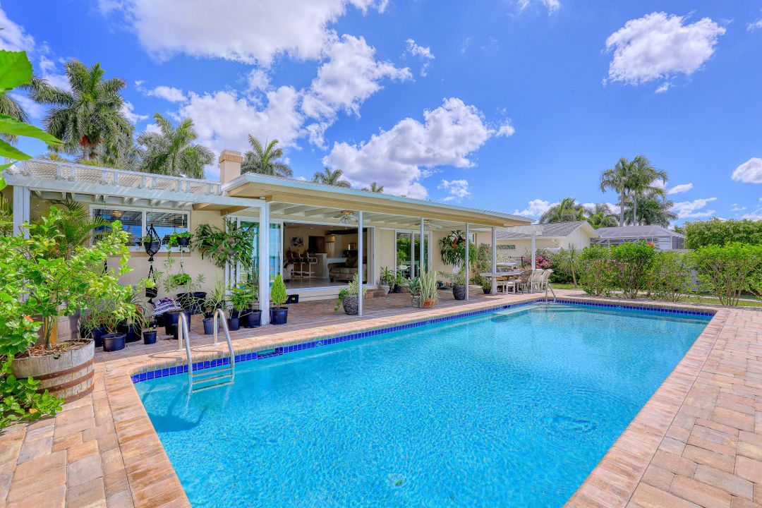 256 Bayshore Dr, Cape Coral, FL 33904