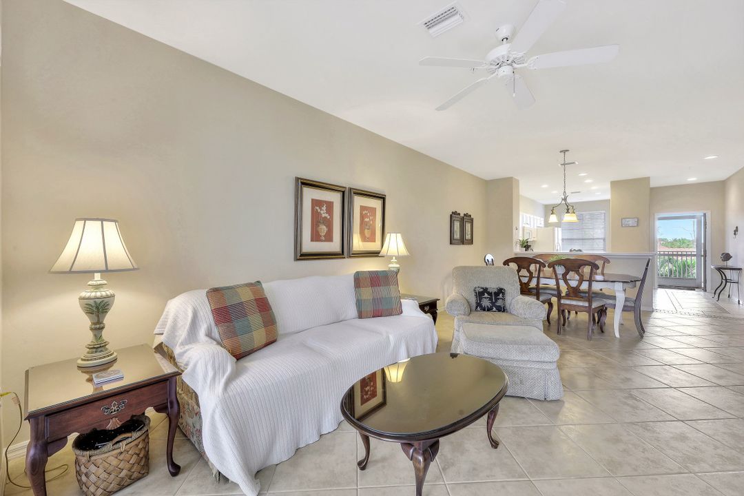 8259 Parkstone Pl #206, Naples, FL 34120