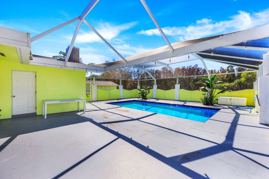 5322 Myrtle Ln, Naples, FL 34113