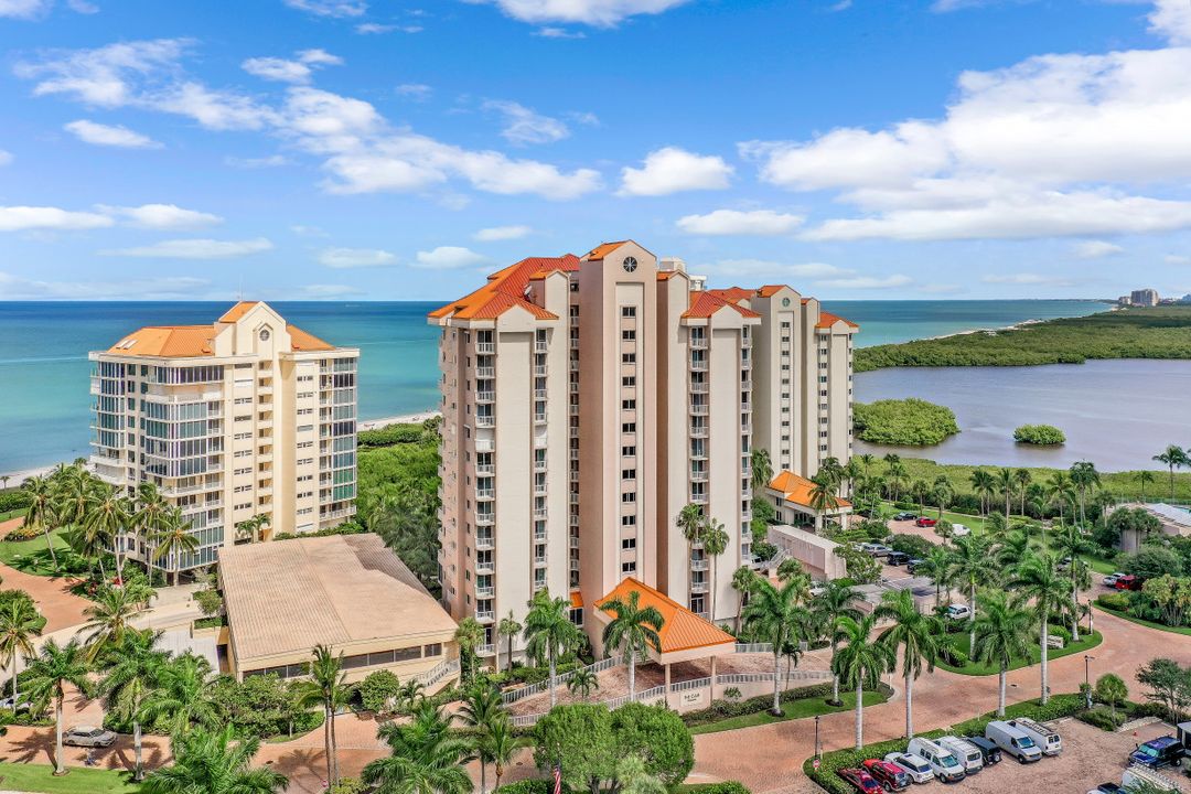 40 Seagate Dr #1101, Naples, FL 34103