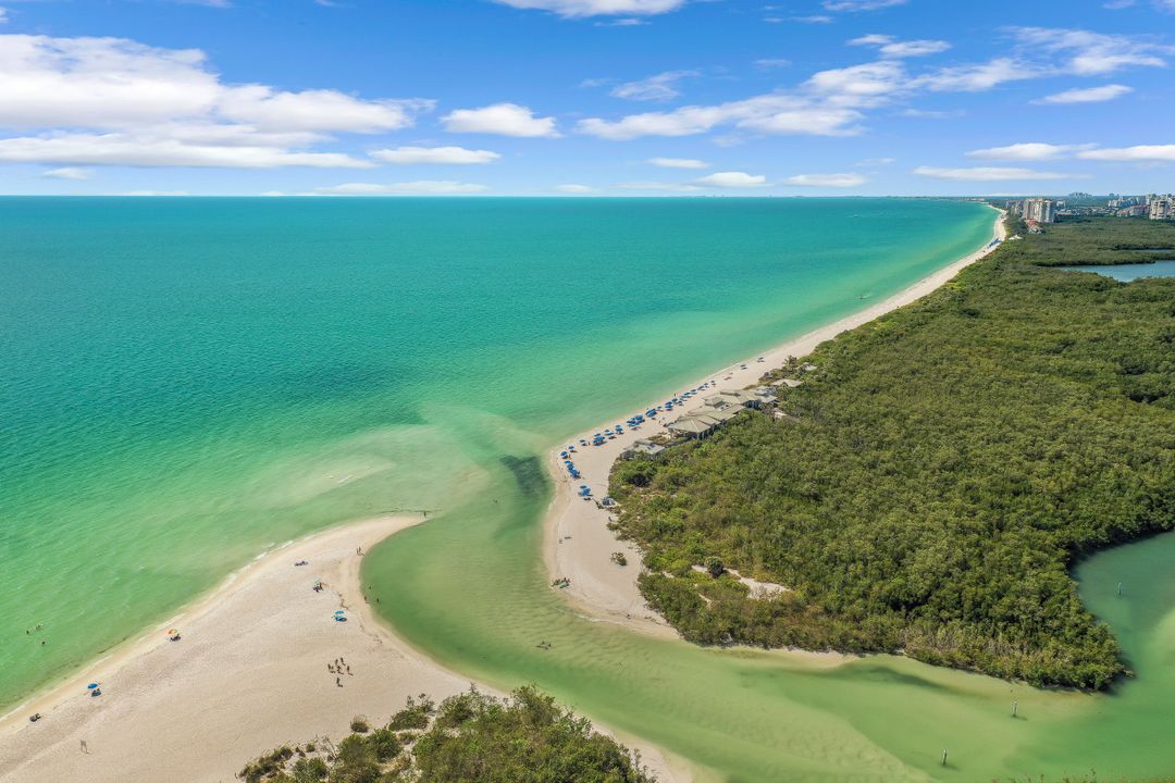 5601 Turtle Bay Dr #302, Naples, FL 34108