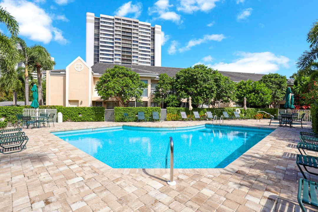 5635 Turtle Bay Dr #12, Naples, FL 34108