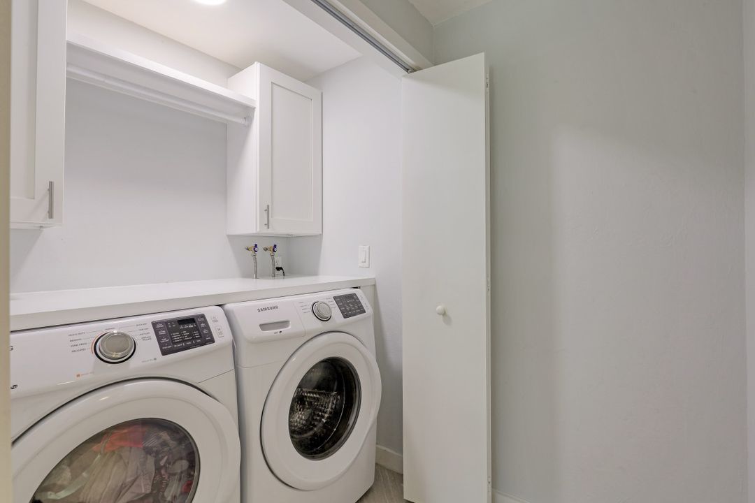 8719 Crest Ln, Fort Myers, FL 33907