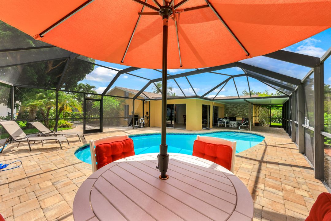 1068 Lake Shore Ct, Naples, FL 34103
