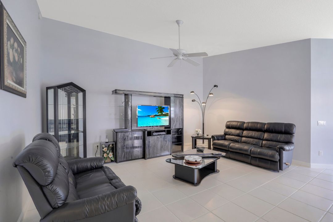 3343 Cayman Ln, Naples, FL 34119