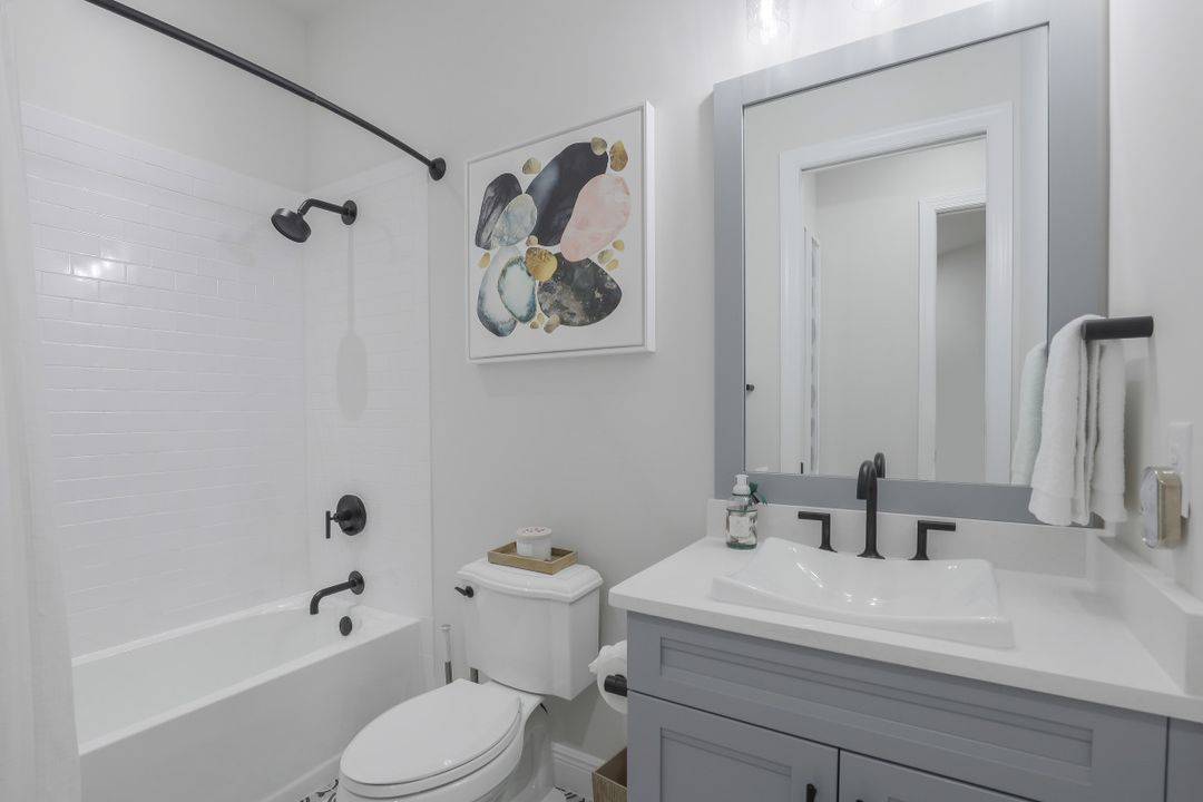 8967 St Lucia Dr, Naples, FL 34114