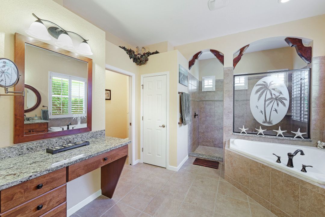 8219 Potomac Ln, Naples, FL 34104