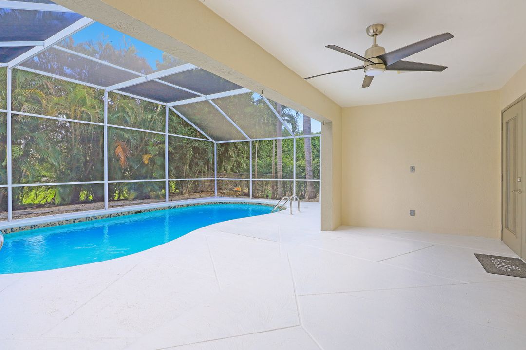 718 95th Ave N, Naples, FL 34108