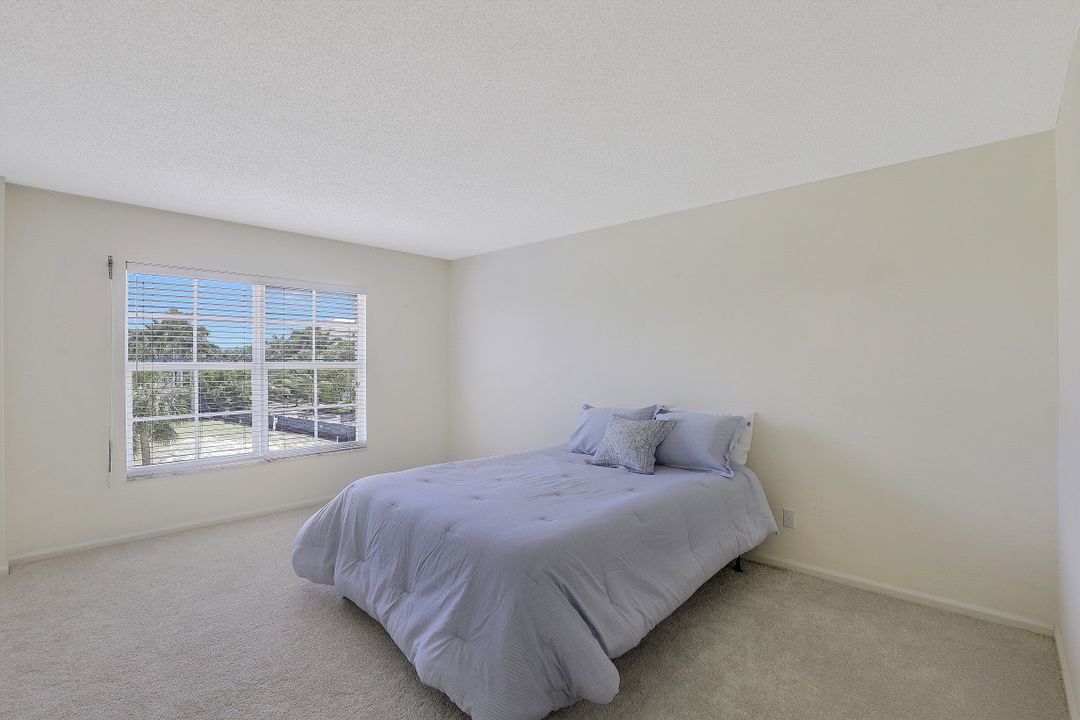 1900 Gulf Shore Blvd N #201, Naples, FL 34102