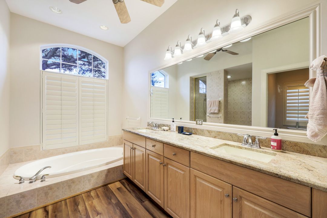 606 Shoreline Dr, Naples, FL 34119