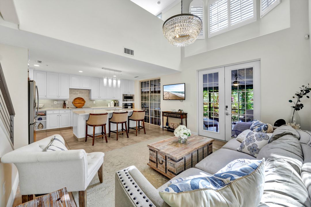 431 4th Ave S, Naples, FL 34102